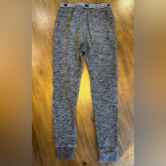 Abercrombie Grey Sweatpants Joggers Boys 11/12 - Picture 3 of 5